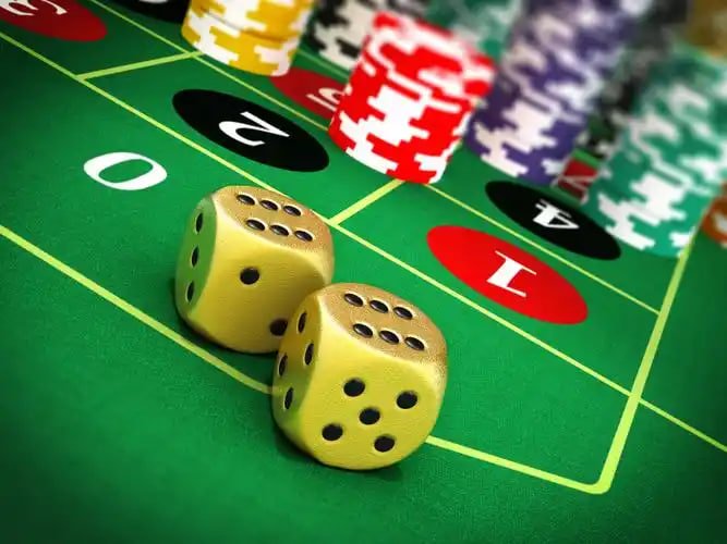 Filipino player celebrating a big PHP payout on me7777 mobile casino